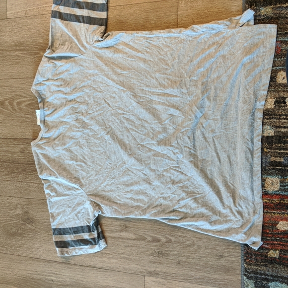 T-shirt - Picture 2 of 4